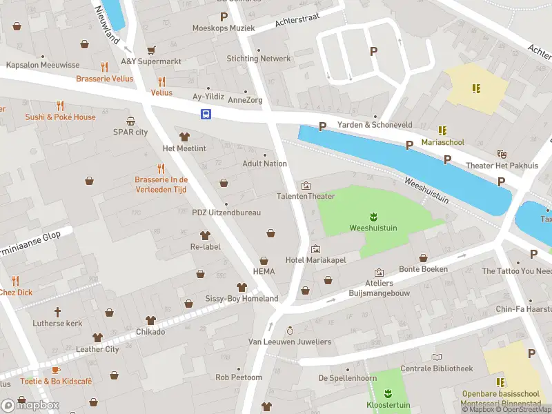 Ambulance met gepaste spoed naar de Korte Achterstraat in Hoorn