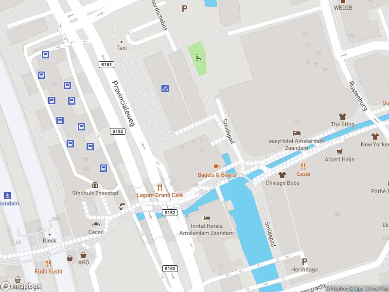 Ambulance naar de Smidspad in Zaandam vanwege personen te water