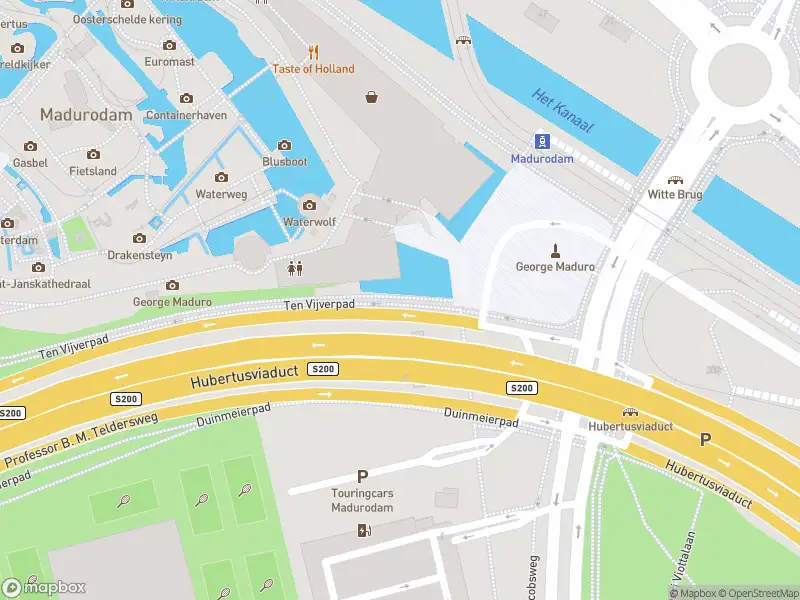 Ambulance met grote spoed naar de George Maduroplein in 's-Gravenhage