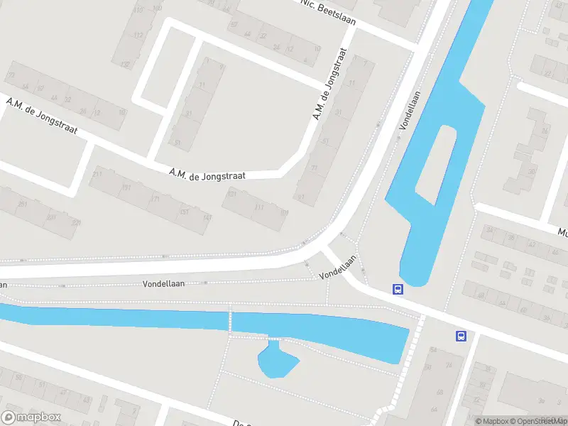 Ambulance met grote spoed naar de A.M. de Jongstraat in Ridderkerk