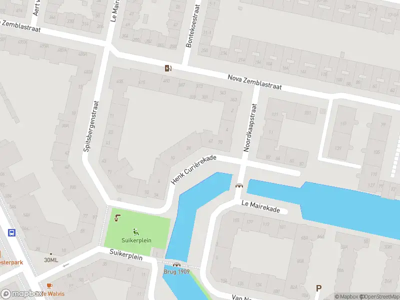 Ambulance met grote spoed naar de Nova Zemblastraat in Amsterdam