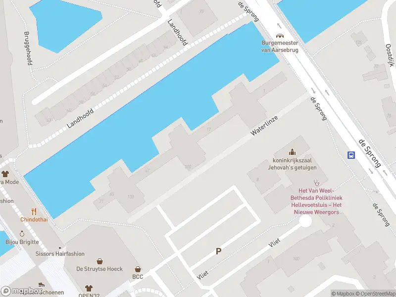 Ambulance met grote spoed naar de Waterlinze in Hellevoetsluis