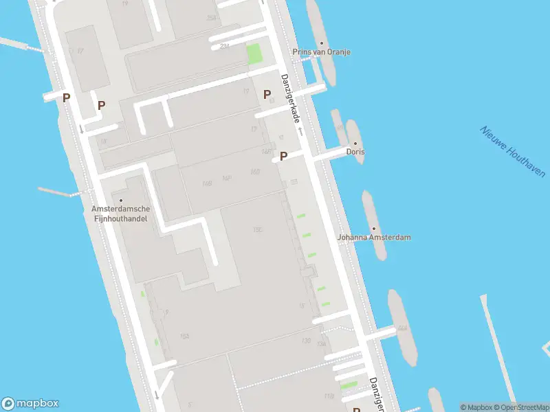 Ambulance met grote spoed naar de Danzigerkade in Amsterdam