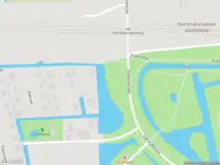 Ambulance met gepaste spoed naar de Overbrakerpad in Amsterdam