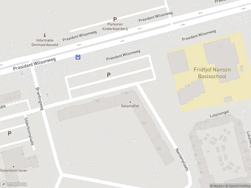 Ambulance met grote spoed naar de Nansenplaats in Rotterdam