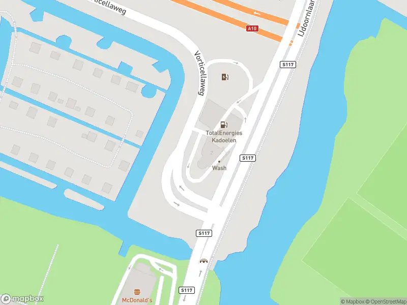 Ambulance met grote spoed naar de Vorticellaweg in Amsterdam