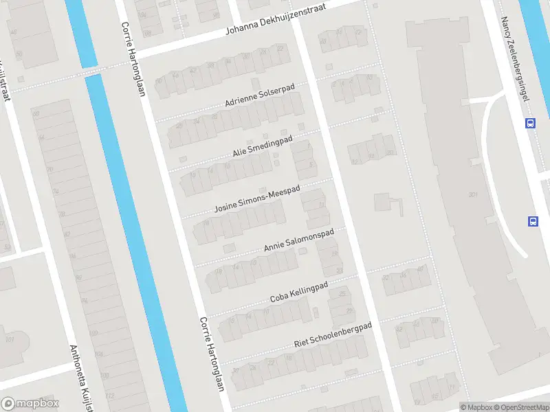 Ambulance met grote spoed naar de Josine Simons-Meespad in Rotterdam