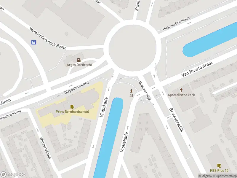 Ambulance met grote spoed naar de Hugo de Grootplein in Dordrecht