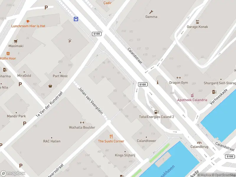 Ambulance met grote spoed naar de Calandplein in 's-Gravenhage