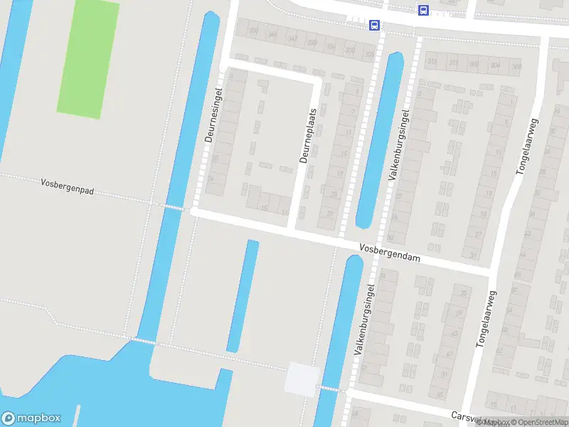 Politie naar de Vosbergendam in Rotterdam vanwege voertuigen te water