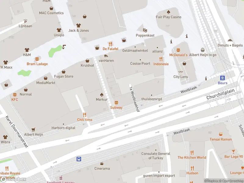 Ambulance met grote spoed naar de 1e Westblaakhof in Rotterdam