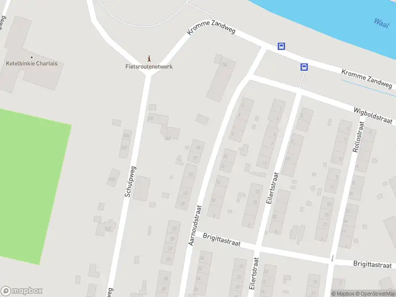 Ambulance met grote spoed naar de Aarnoudstraat in Rotterdam