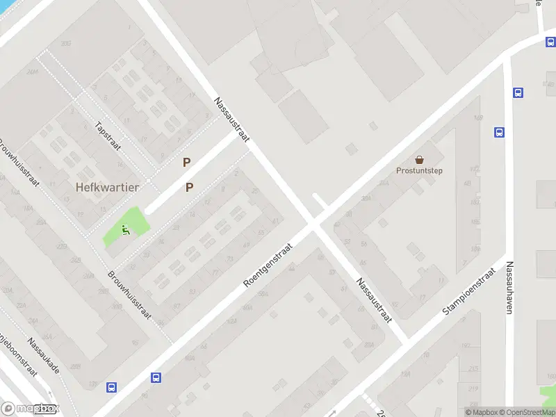 Ambulance met grote spoed naar de Nassaustraat in Rotterdam