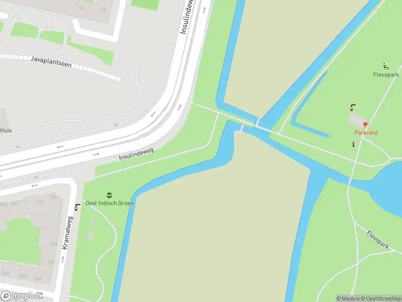 Ambulance met grote spoed naar de Kramatweg in Amsterdam