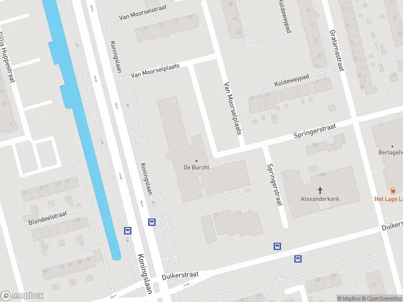 Ambulance met gepaste spoed naar de Van Moorselplaats in Rotterdam