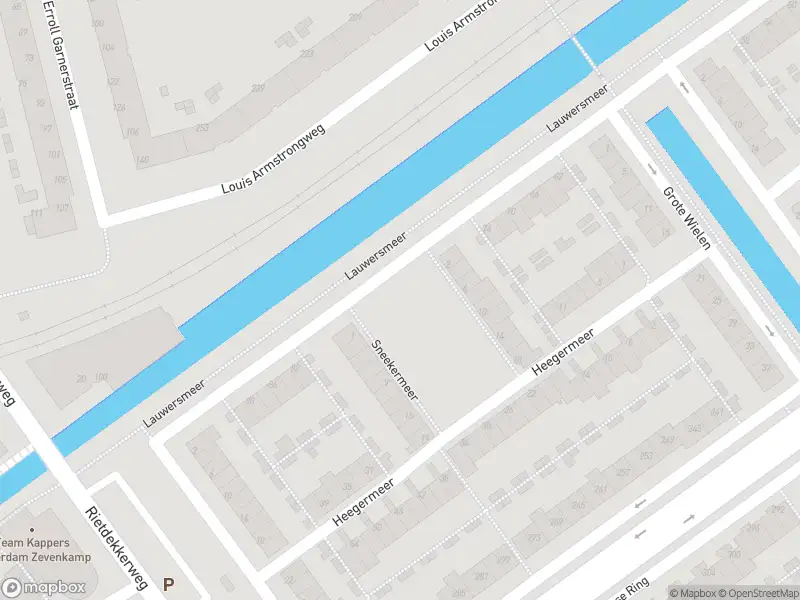 Ambulance met gepaste spoed naar de Sneekermeer in Rotterdam
