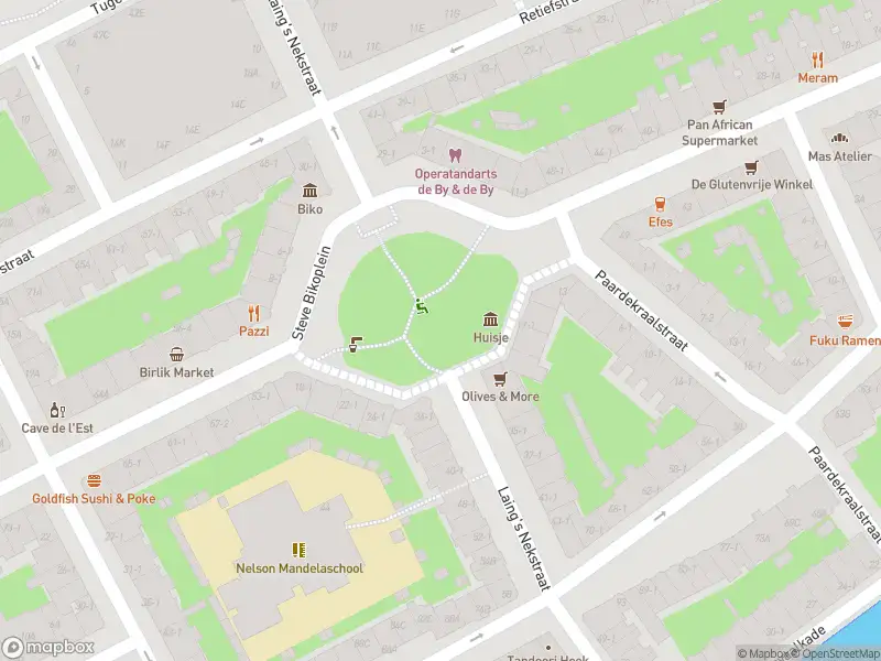 Ambulance met grote spoed naar de Steve Bikoplein in Amsterdam