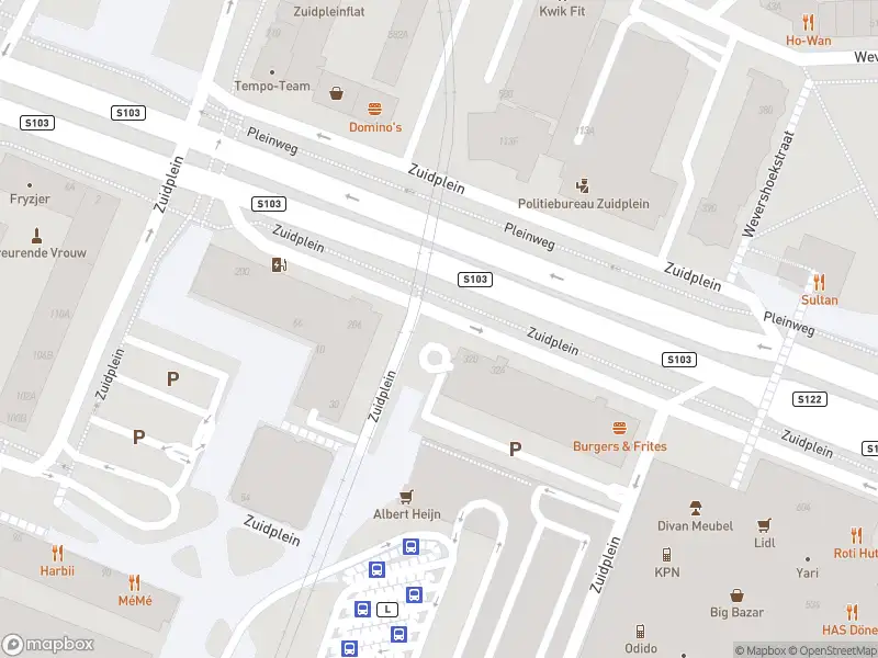 Ambulance met gepaste spoed naar de Zuidplein in Rotterdam