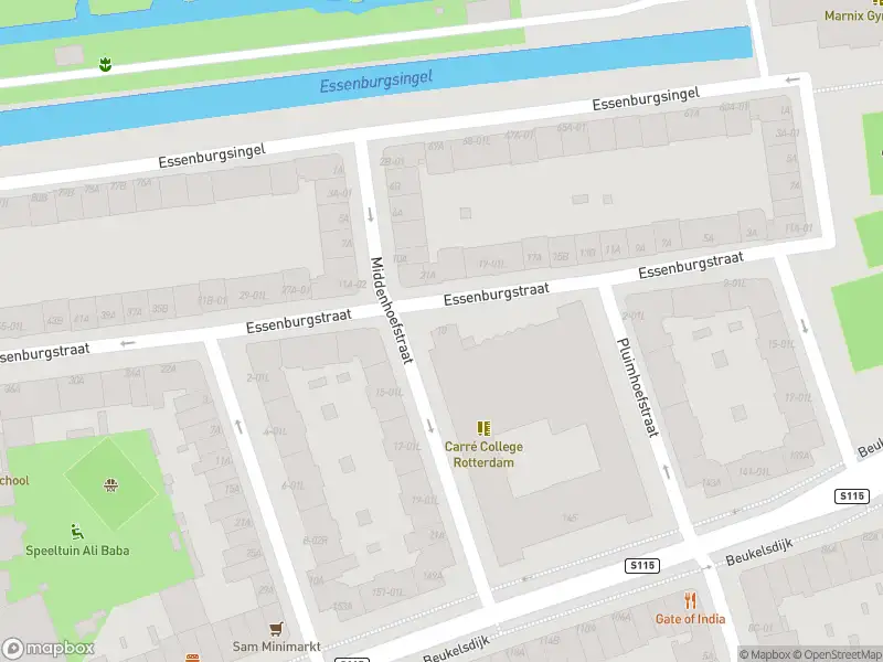 Ambulance met grote spoed naar de Essenburgstraat in Rotterdam