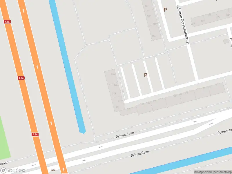 Ambulance met gepaste spoed naar de Edmond Hellenraadstraat in Rotterdam