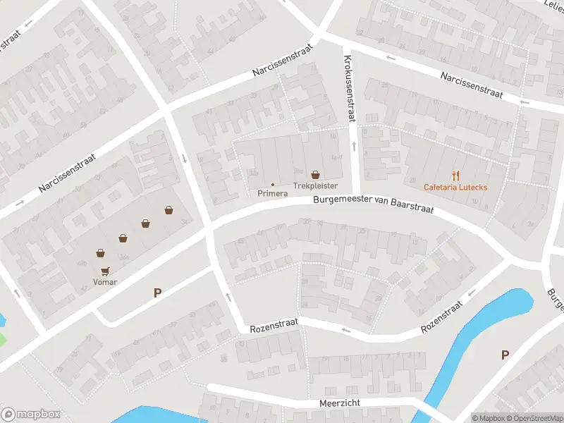 Brandweer met grote spoed naar de Burgemeester van Baarstraat in Volendam vanwege personen te water