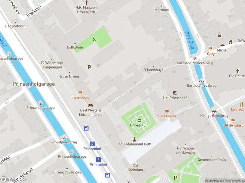 Ambulance met gepaste spoed naar de Schoolstraat in Delft