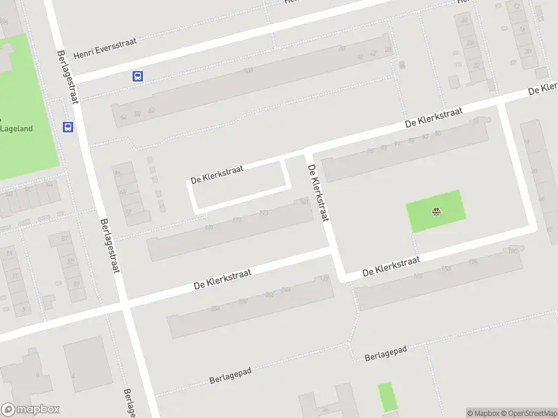 Ambulance met grote spoed naar de De Klerkstraat in Rotterdam