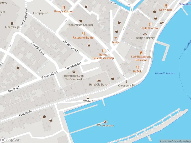 Ambulance met grote spoed naar de Havenstraat in Volendam