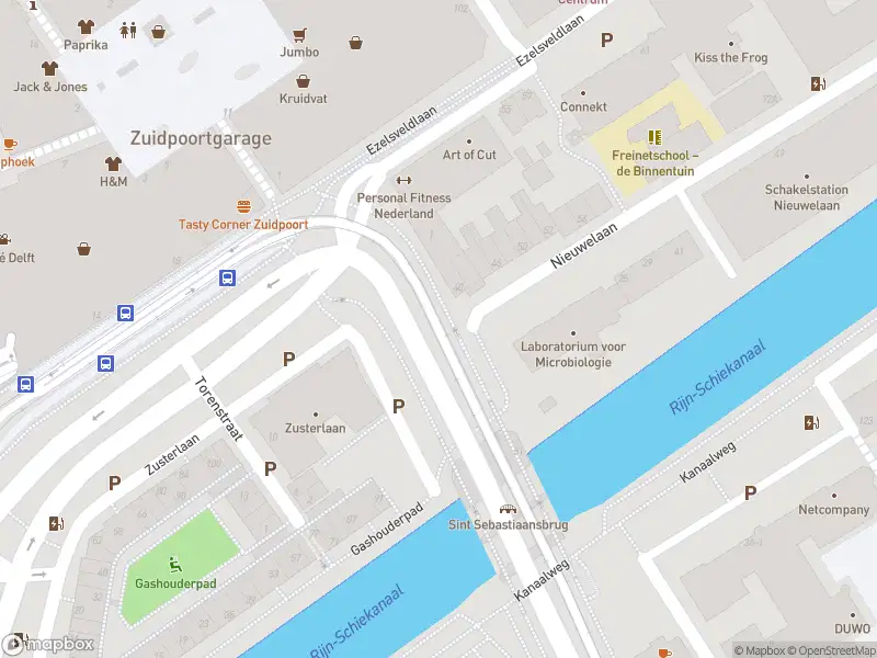 Ambulance met gepaste spoed naar de Sint Sebastiaansbrug in Delft