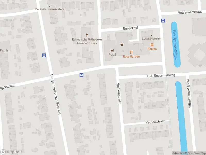 Ambulance met gepaste spoed naar de Verheulstraat in Pernis Rotterdam
