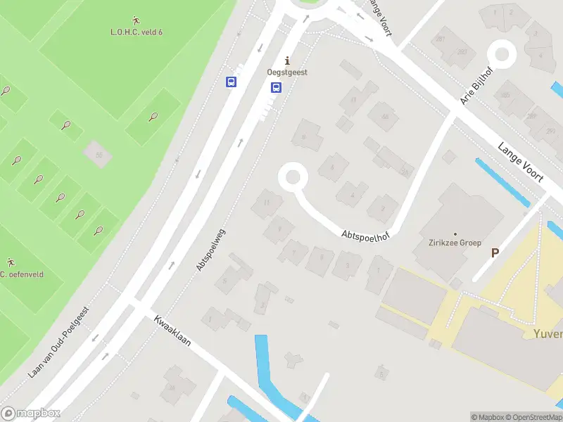 Ambulance met grote spoed naar de Abtspoelweg in Oegstgeest