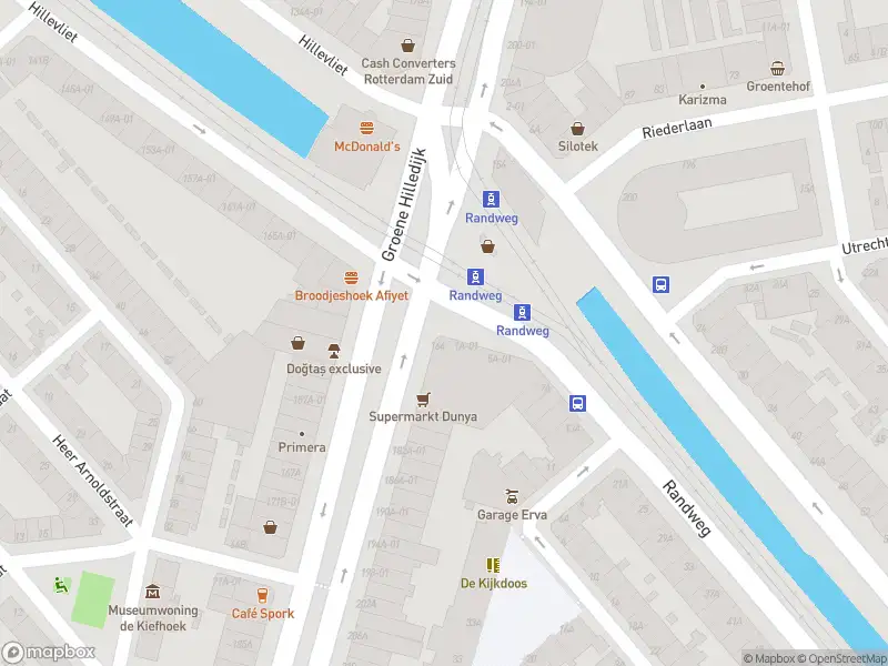 Ambulance met gepaste spoed naar de Groene Hilledijk in Rotterdam