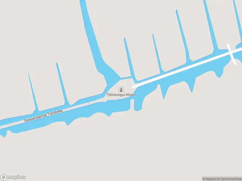 Brandweer met gepaste spoed naar de Giessendamse Tiendweg in Hardinxveld-Giessendam vanwege een buitenbrand