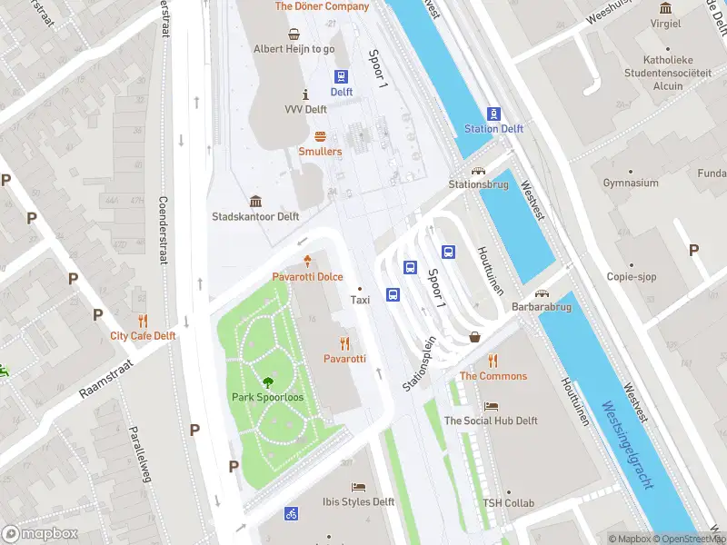 Ambulance met gepaste spoed naar de Stationsplein in Delft