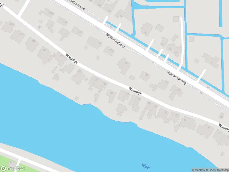 Ambulance met grote spoed naar de Waaldijk in Ridderkerk