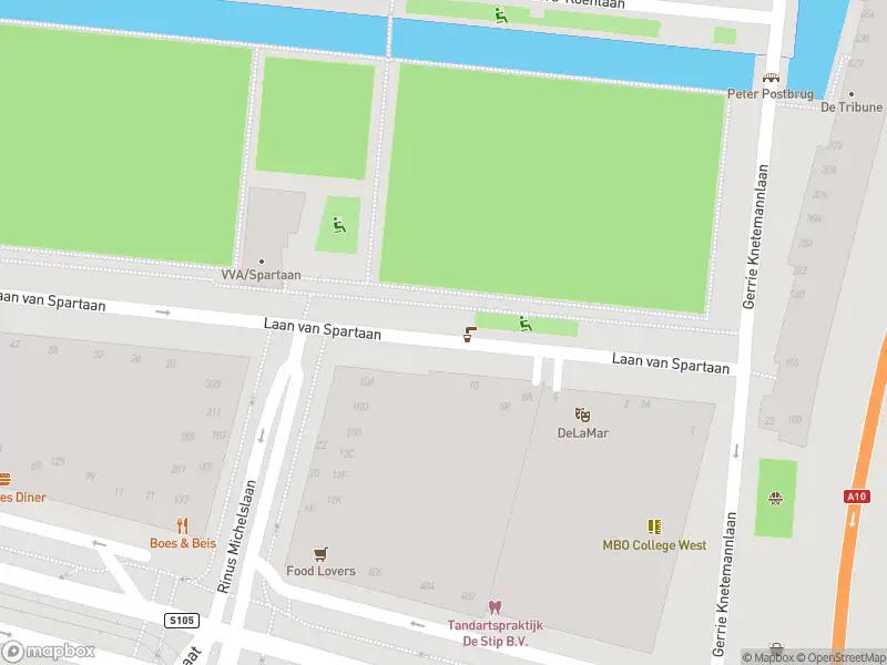 Ambulance met grote spoed naar de Laan van Spartaan in Amsterdam