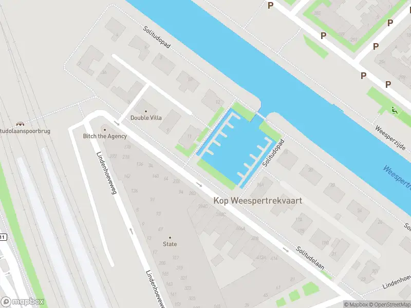 Ambulance met grote spoed naar de Solitudolaan in Amsterdam