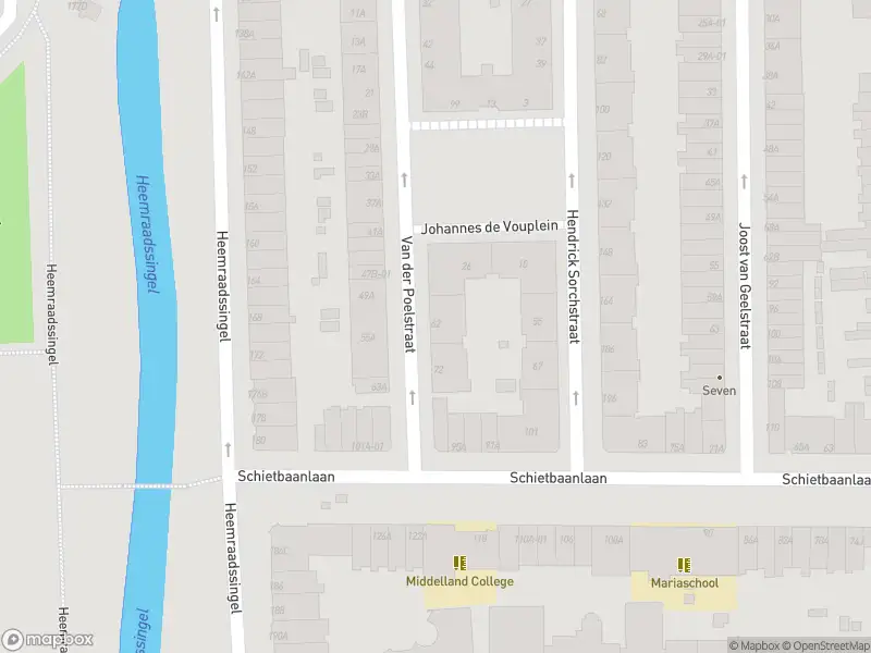 Ambulance met grote spoed naar de Van der Poelstraat in Rotterdam