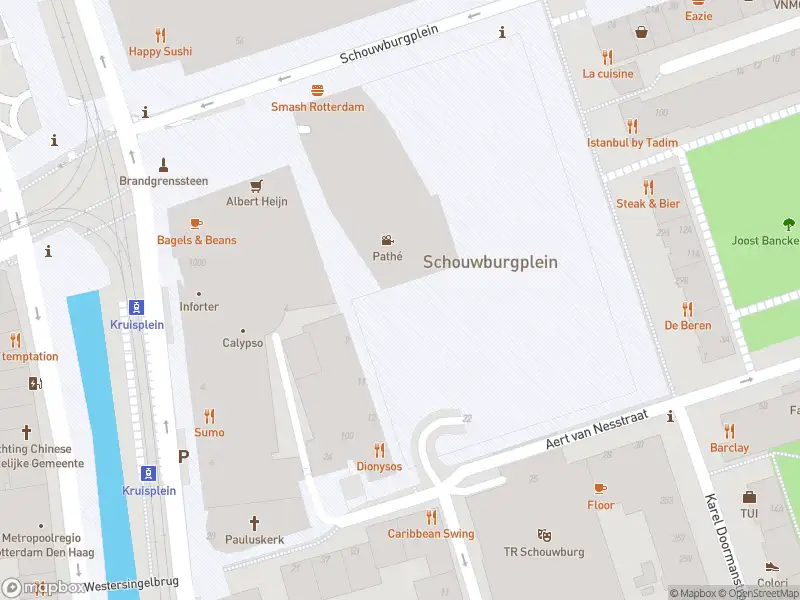 Ambulance met grote spoed naar de Schouwburgplein in Rotterdam