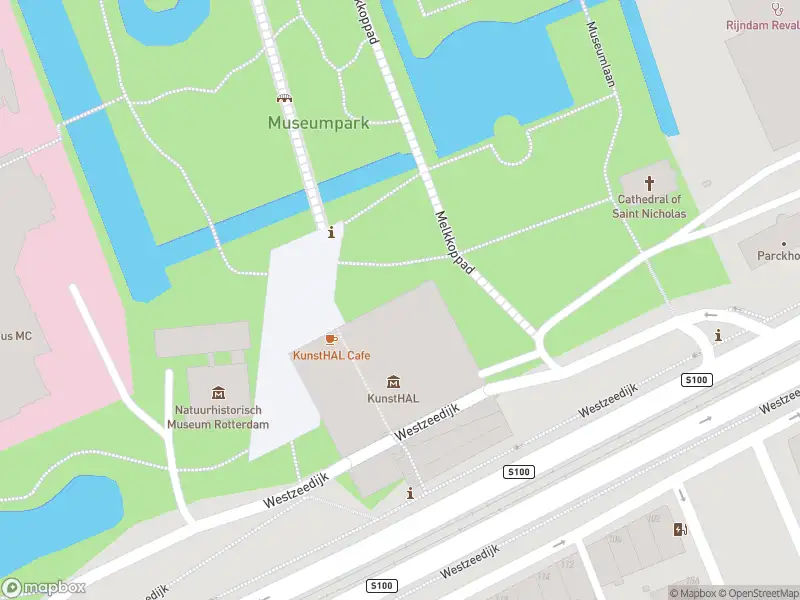 Ambulance met gepaste spoed naar de Westzeedijk in Rotterdam