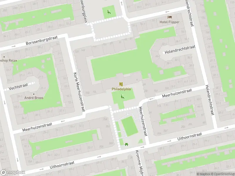 Ambulance met grote spoed naar de Meerhuizenstraat in Amsterdam