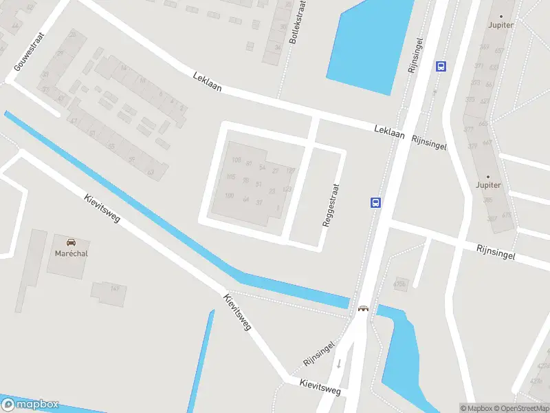 Ambulance met gepaste spoed naar de Reggestraat in Ridderkerk