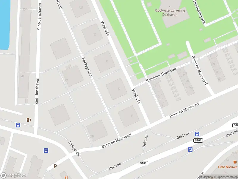 Ambulance met gepaste spoed naar de Vlaskade in Rotterdam