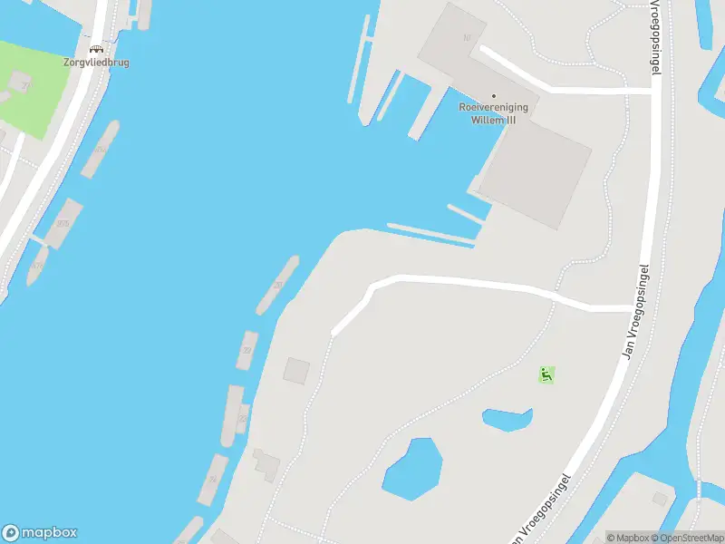Ambulance met grote spoed naar de Jan Vroegopsingel in Amsterdam