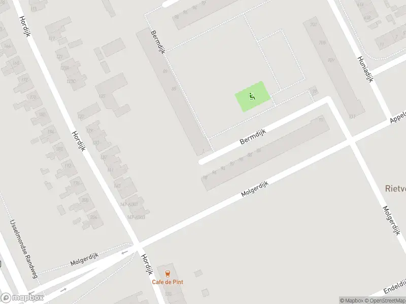 Ambulance met grote spoed naar de Bermdijk in Rotterdam