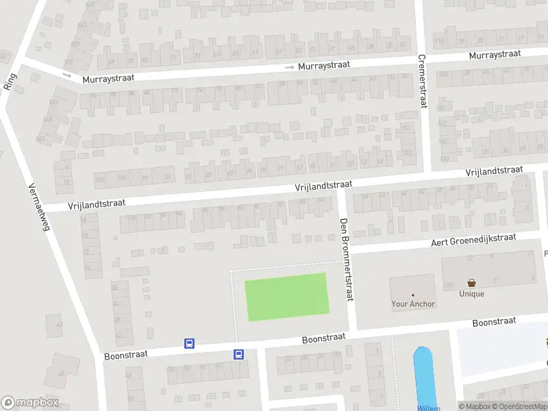 Ambulance met grote spoed naar de Vrijlandtstraat in Pernis Rotterdam