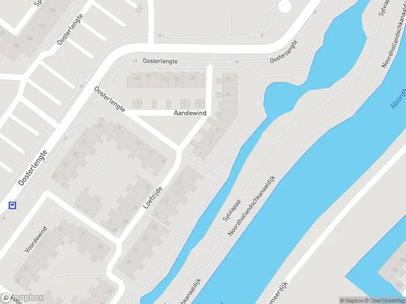 Ambulance met grote spoed naar de Aandewind in Amsterdam