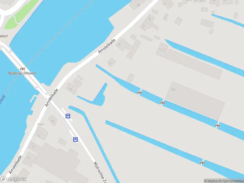 Ambulance met grote spoed naar de Amstelkade in Amstelhoek