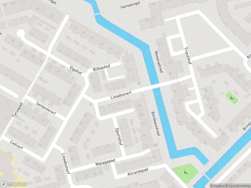 Ambulance met gepaste spoed naar de Lissabonerf in Rotterdam