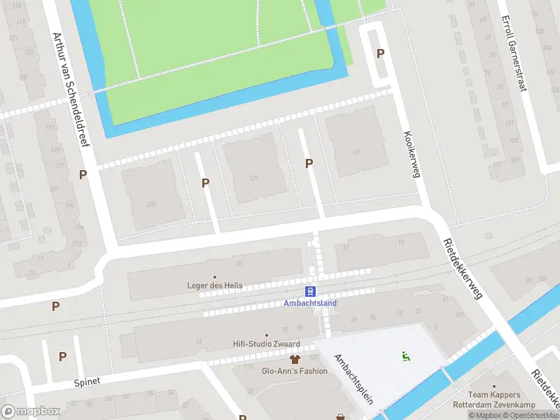 Ambulance met grote spoed naar de Kooikerweg in Rotterdam